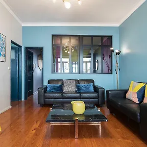 https://chiado-bairro-alto-3-bdr-apartment.hotels-lisbon-portugal.com